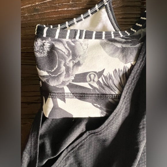 Lululemon no limits tank black and floral size 6 - Picture 6 of 6